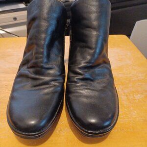 Women's black Dress Boots - hardly worn - great shape and would look great